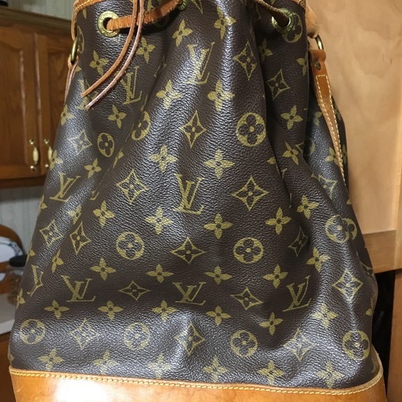 Louis Vuitton Handbags - Authentic Louis Vuitton Malletier bucket bag